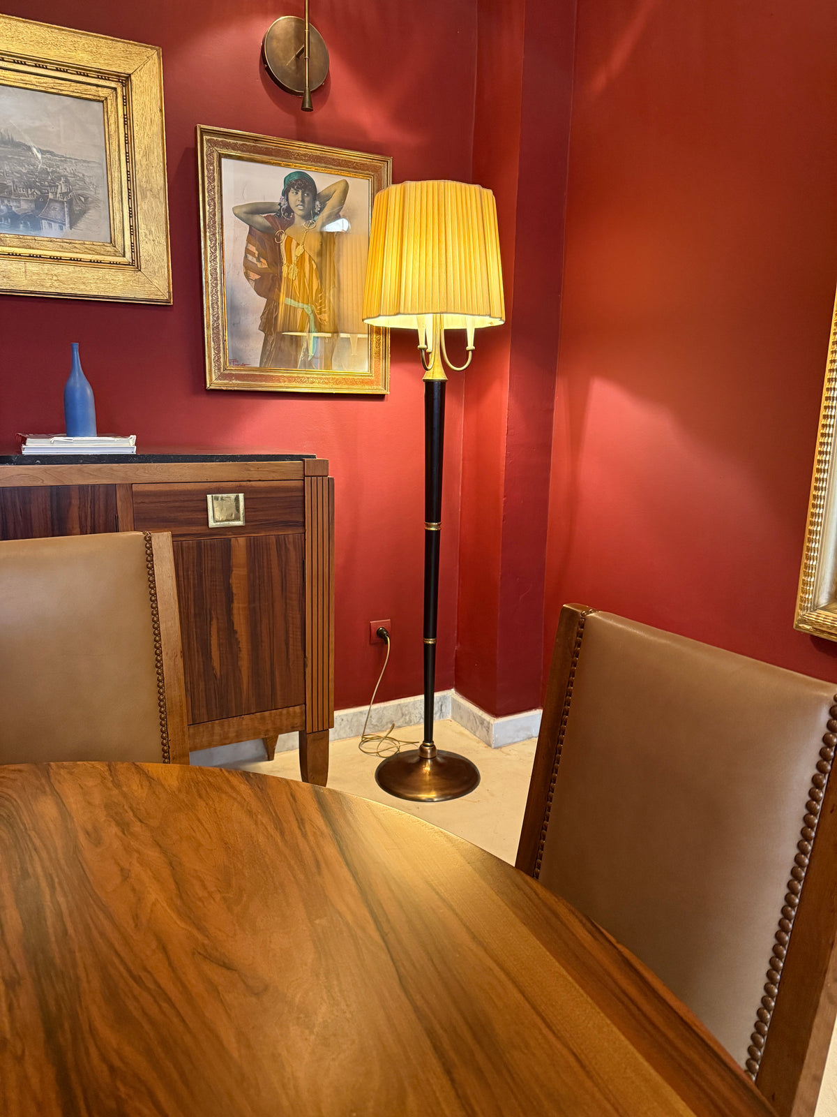 Italian Mid-Century Modern Sculptural Brass and Lacquered Floor Lamp, 1950s