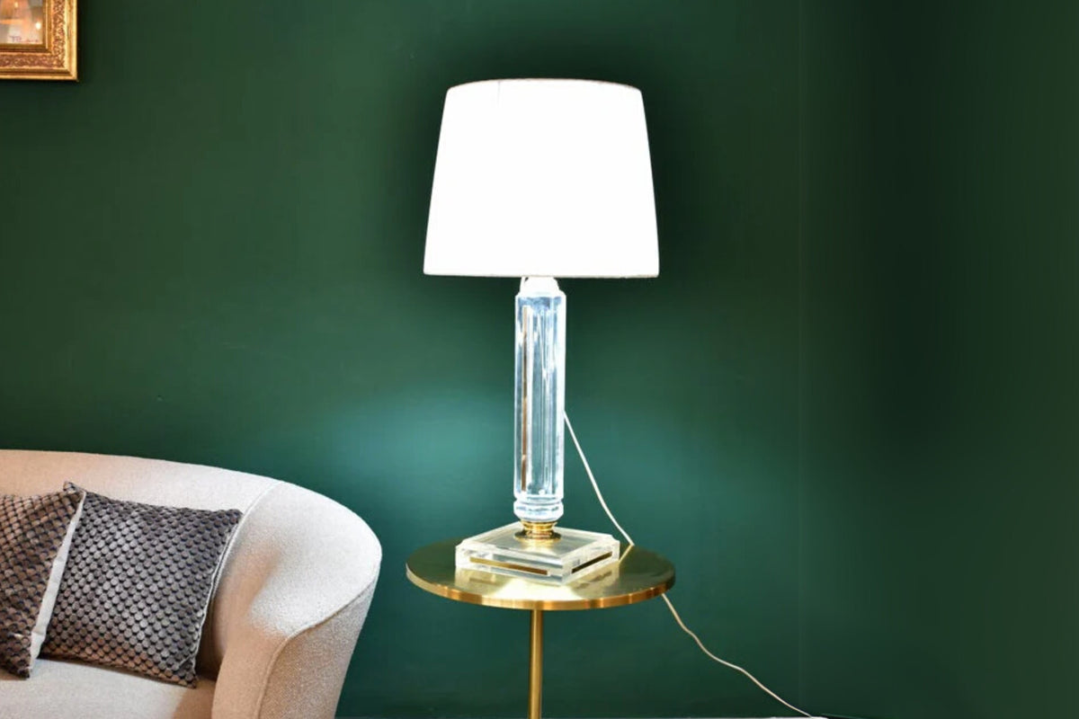 Lampe de table en plexiglas française des années 1970