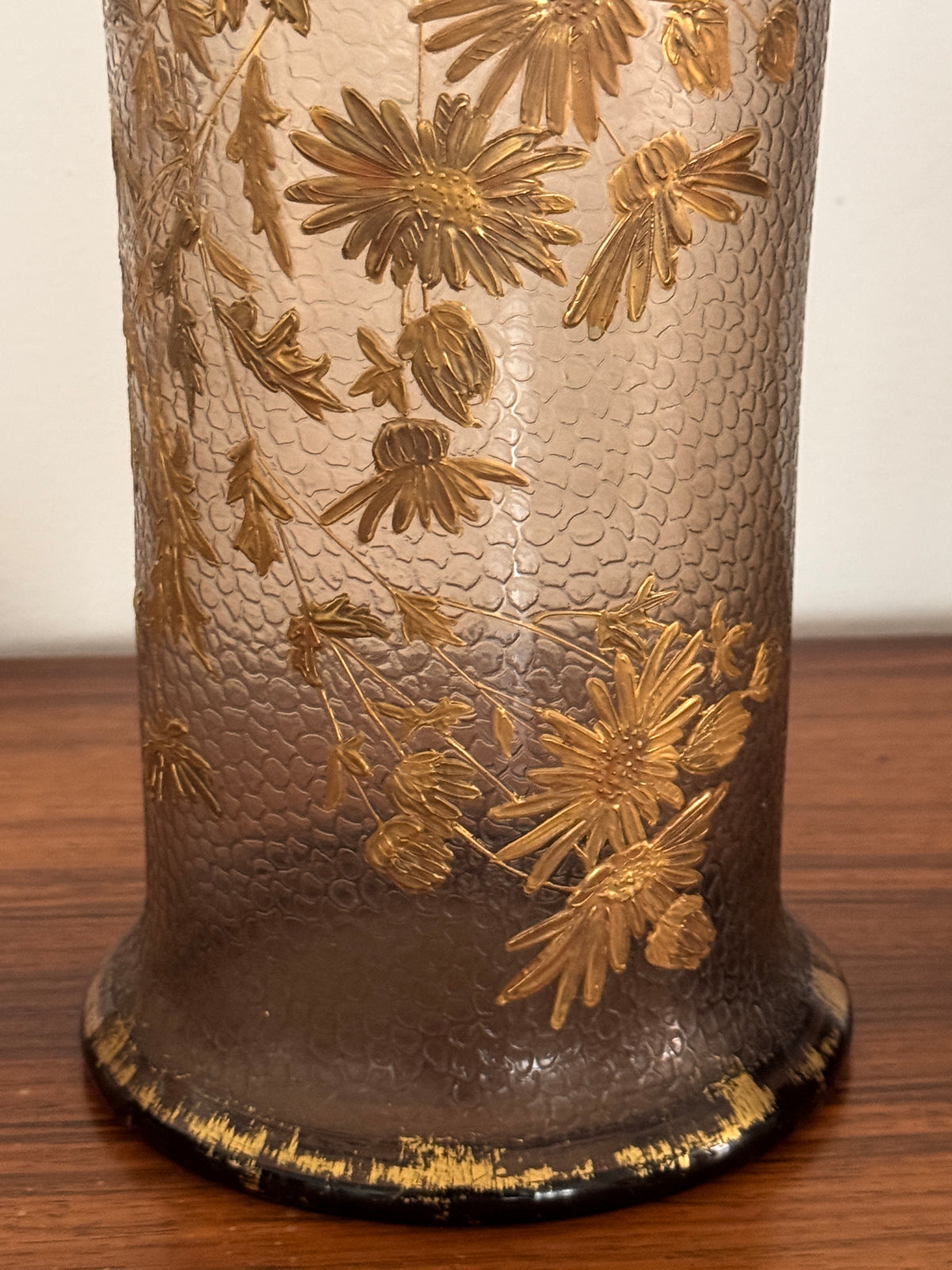 Vase Art Nouveau Français en Verre Soufflé Floral Doré Martelé, Legras, 1900s