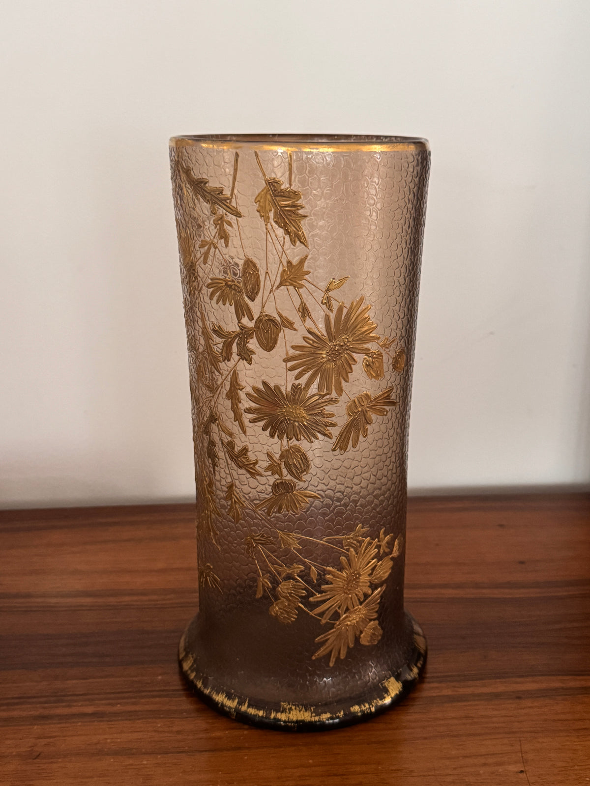 Vase Art Nouveau Français en Verre Soufflé Floral Doré Martelé, Legras, 1900s