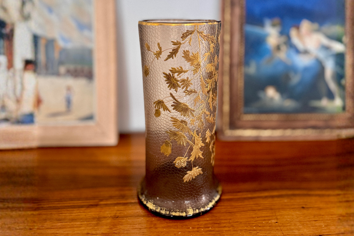 Vase Art Nouveau Français en Verre Soufflé Floral Doré Martelé, Legras, 1900s