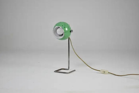 Lampe de bureau vintage italienne Space Age vert pomme moucheté, abat-jour sphérique réglable, pied chromé, interrupteur en ligne.